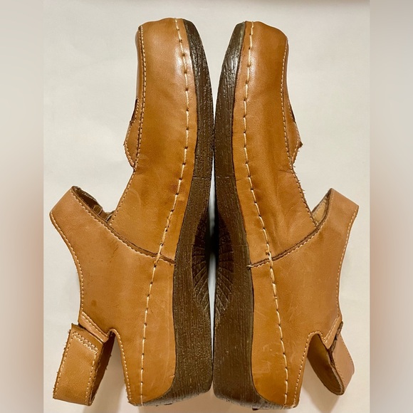 Spring Step Lightweight Brown Shoes - Picture 5 of 9